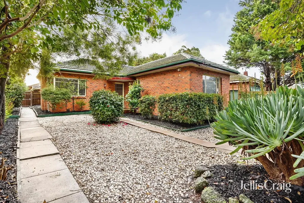 Bentleigh East 3Kwarto Corner charm with dual occupancy development potential