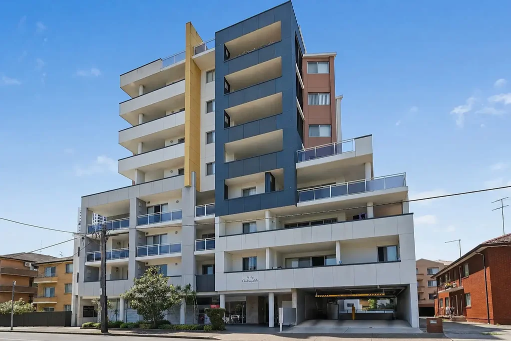 Fully Furnished - 2 bed + 2 Bath + 1 parking