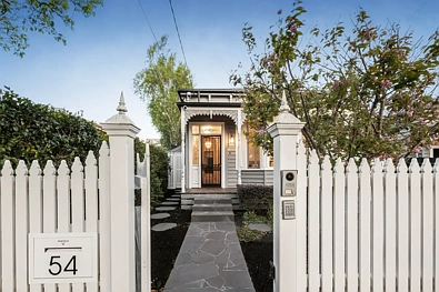 Brighton 4कमरा Period Elegance, Completely Renovated, with Pool and Outdoor Entertaining