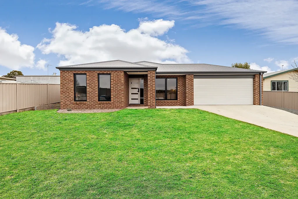 Creswick 4ਬੈੱਡਰੂਮ Stylish, Spacious & Move-In Ready – The Perfect Family Haven in Creswick