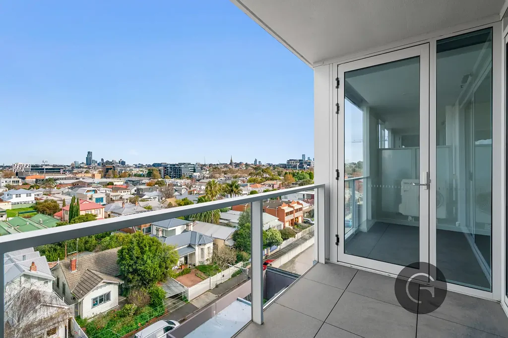 Richmond 1chambre One Bedroom Plus Study – A Rare Richmond Offering