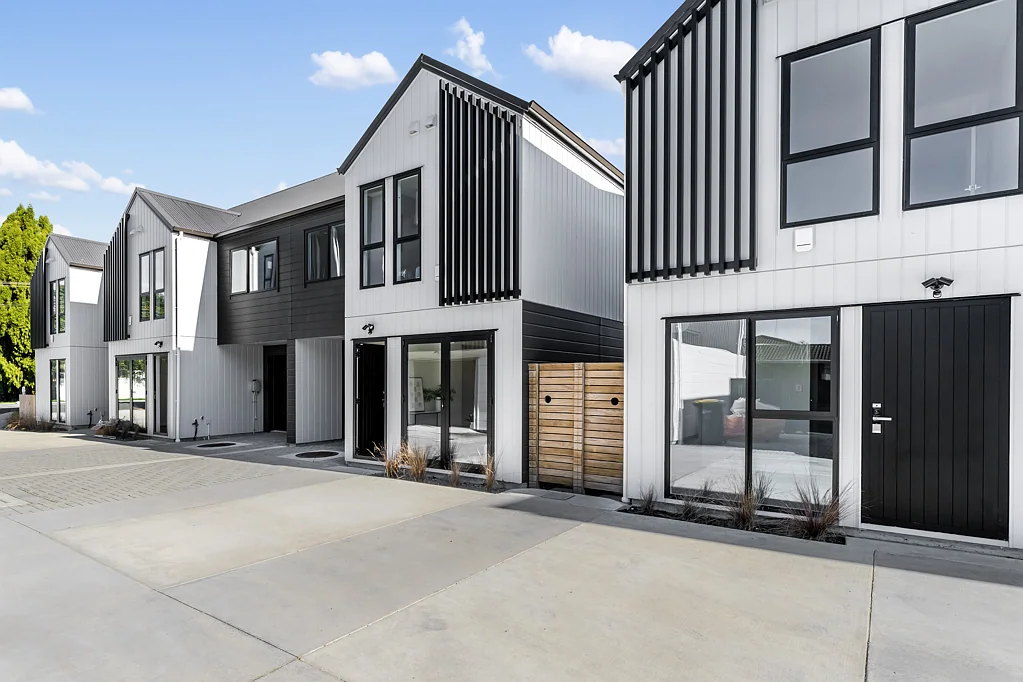 Te Atatu Peninsula 3Moenga Brand New Townhouses, Brimming with Potential