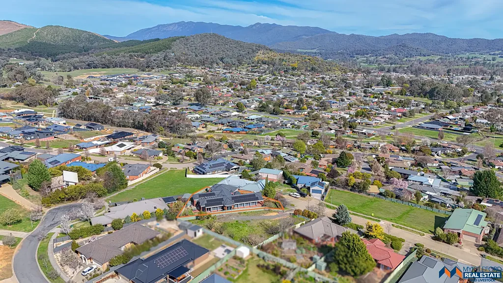 17 Thomas Street, Myrtleford, VIC 3737