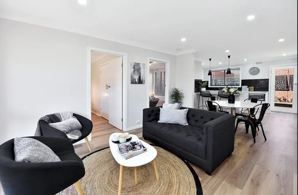 Kingsbury 2房 黄金地段社区 便捷交通设施 精心翻新公寓 开放式布局 宽敞卧室厨卫 私密低维护庭院 优质电器设备 全年舒适恒温 A Hidden Gem, Ideal for First Home Buyers or Investors