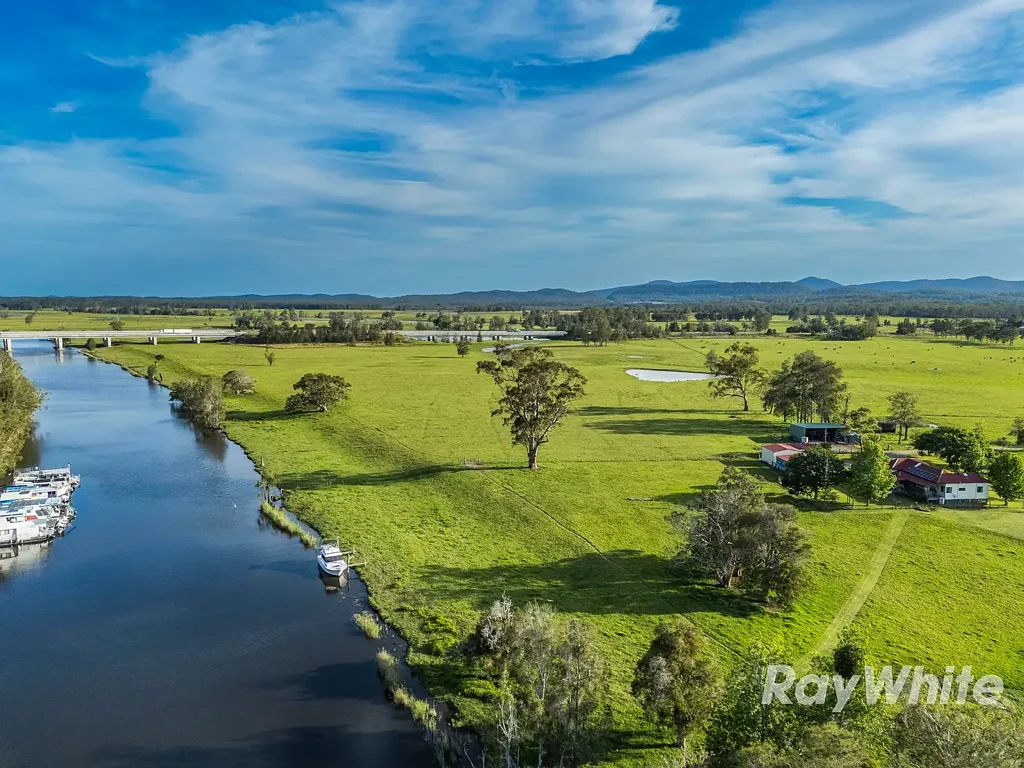 Bulahdelah  INCOME and LOCATION