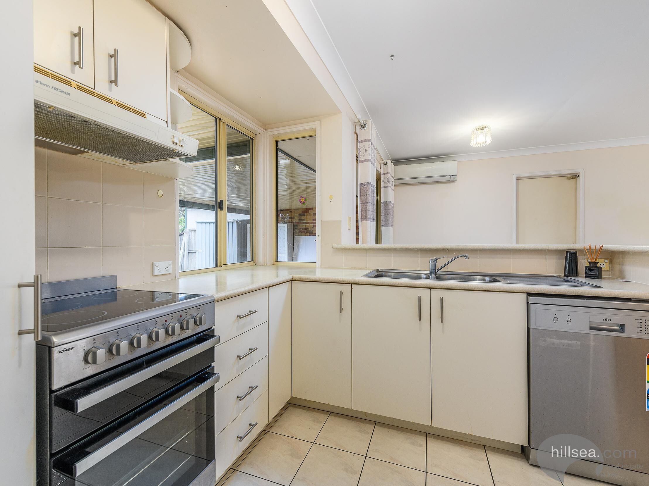 LINDFIELD PLACE 8 DOYALSON PL, HELENSVALE QLD 4212, 0部屋, 0バスルーム, Townhouse