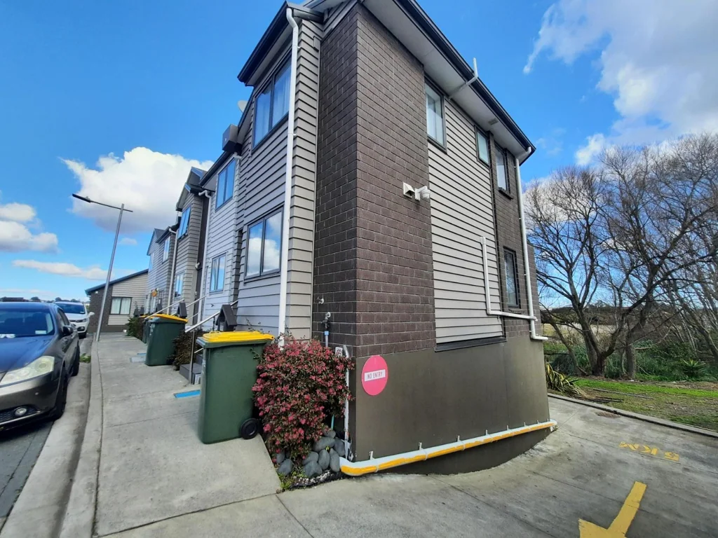 Townhouse 2 bedrooms, 1 bathroom and 1 carpark