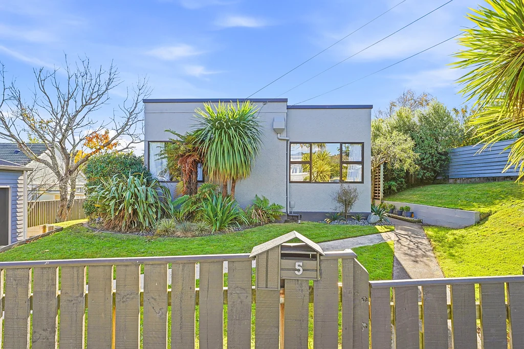 Wanganui East 3બેડરૂમ Well-located home with outdoor space 