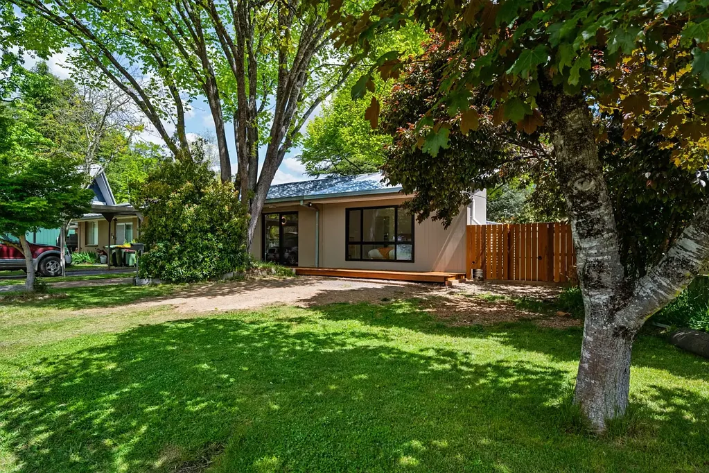 64 Mountbatten Avenue, Bright, VIC 3741