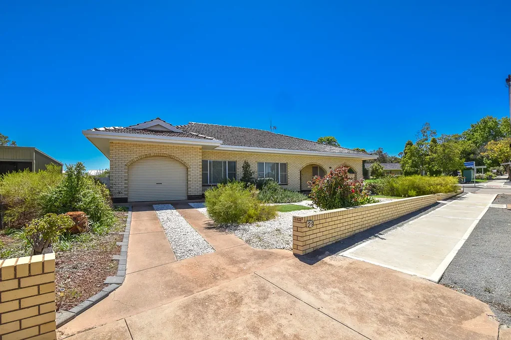 Booleroo Centre 3房  Spacious Family Living with Brand New Kitchen in Prime Location