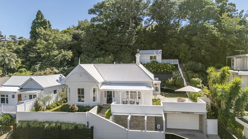 New Plymouth Central 5 Slaapkamer CHARACTER WITH CLASS – PRESTIGIOUS LOCATION