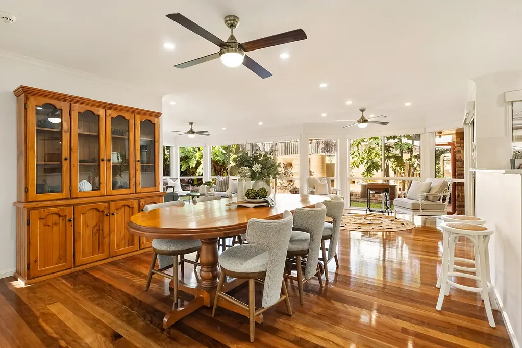 Mackenzie 5部屋 Expansive Family Living with Dual Living - Mansfield State High School Catchment