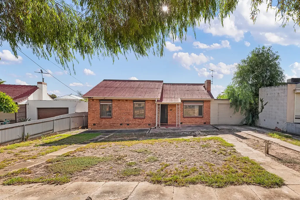Spacious Solid Red Brick Home in the Heart of Clearview!