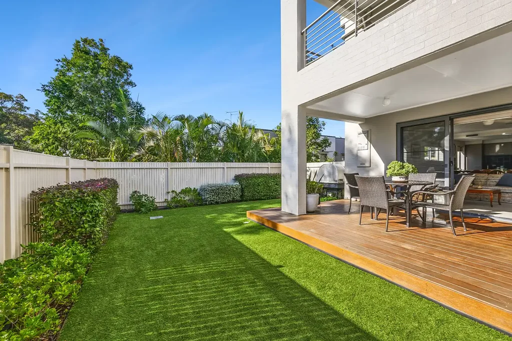 Warriewood 3ห้องนอน Stylish Single-Level Living with Private North-Facing Courtyard