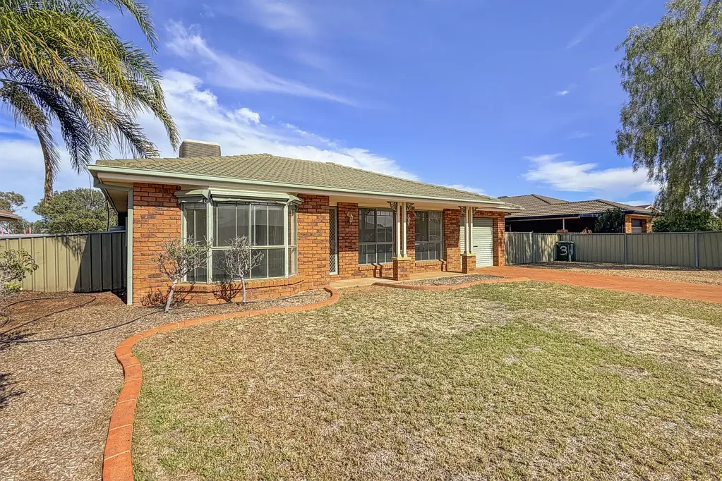 Cobar 3房  Quality family home