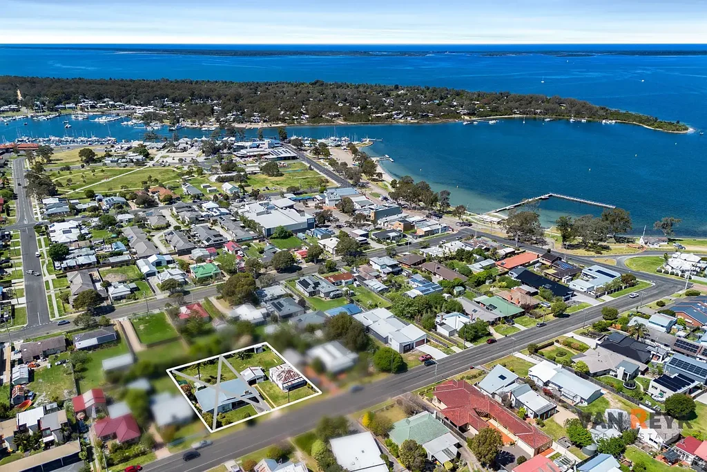 Paynesville 2房  Development Potential 250 metres from Paynesville Waterfront
