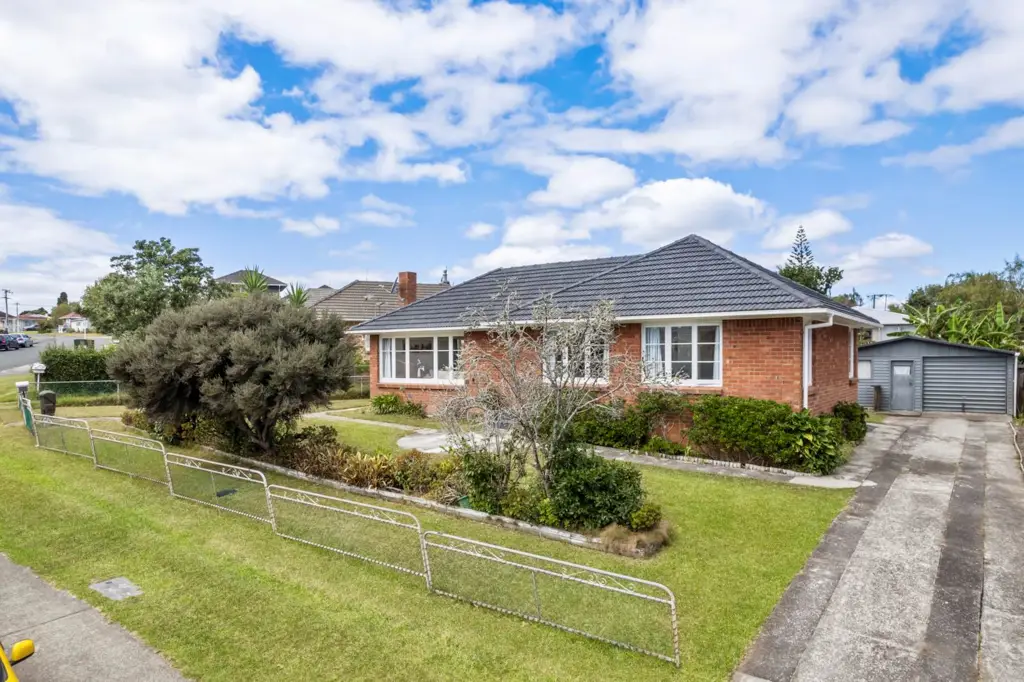 Te Atatu South 3房  Brick and Tile in Top Location
