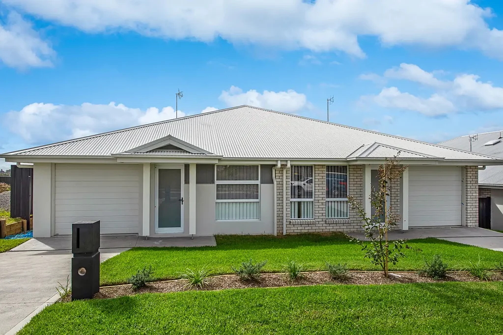 4 BEDROOM Duplex in a Great Location