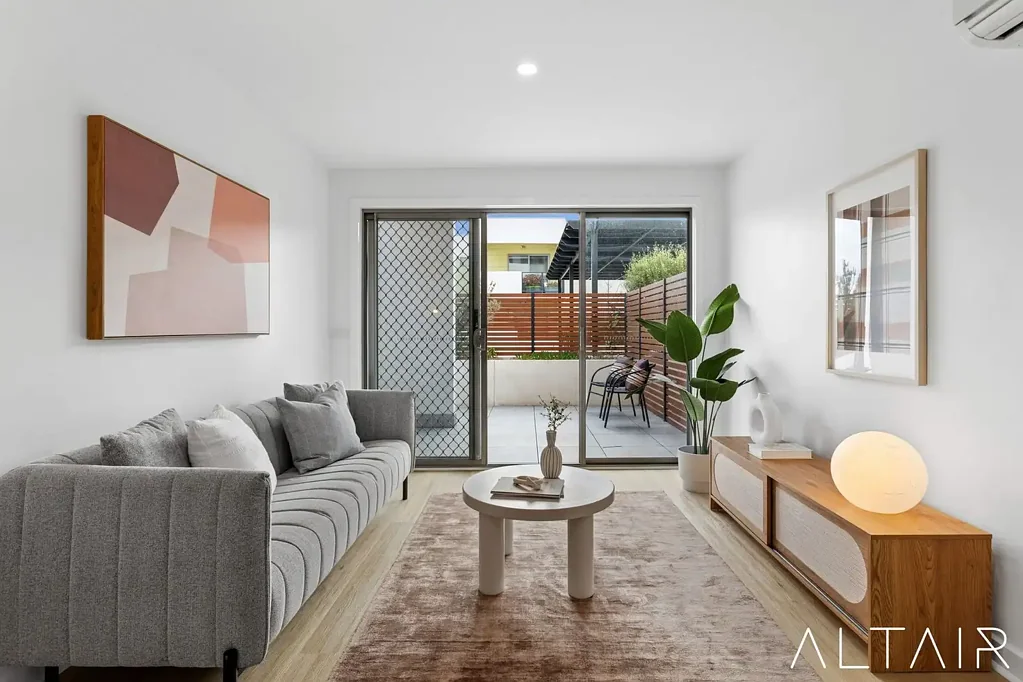 Crace 2房  Stunning ground floor apartment with 144m2 courtyard & 2 car spaces