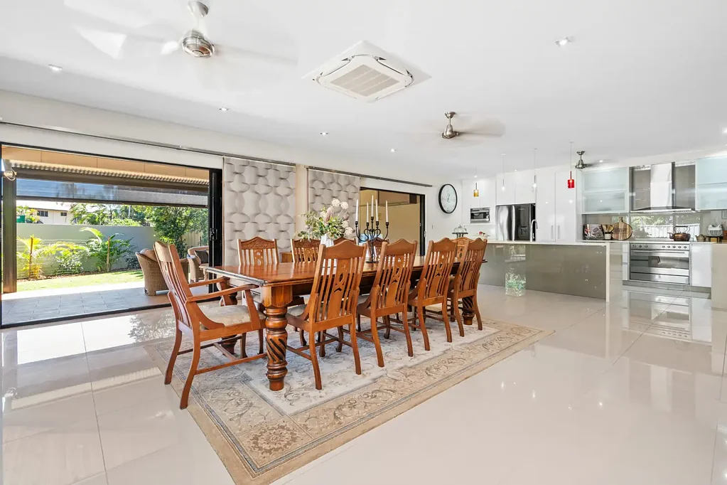 Rosebery 4 Bedroom Grand Family Living on a Massive Scale