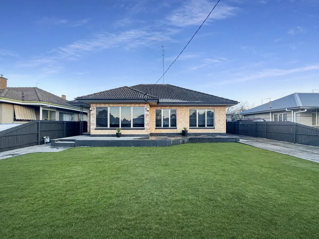 Perfect Family Haven with Fully Self Contained Unit at Rear