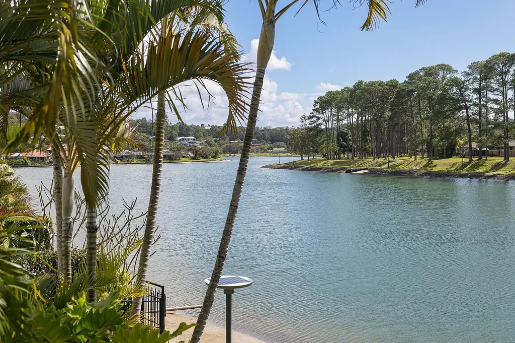 Elanora 2બેડરૂમ North facing waterfront !