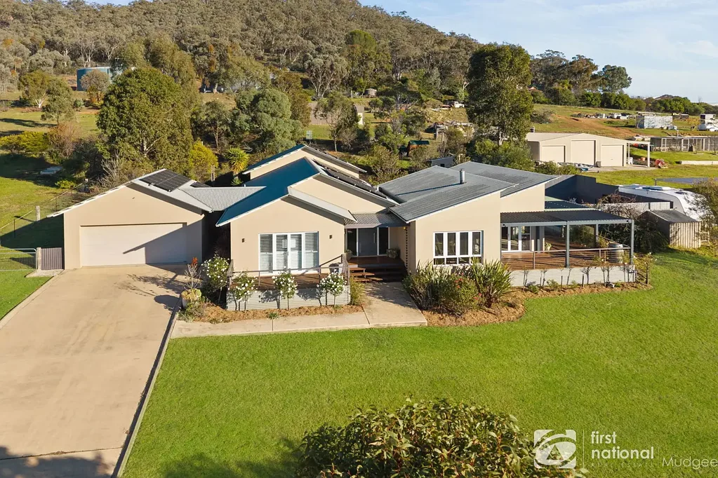 Mudgee 4房  EXECUTIVE STYLE HOME WITH OUTSTANDING VIEWS