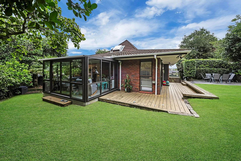 2/3 Diosma Place, Botany Downs, Manukau City, Auckland