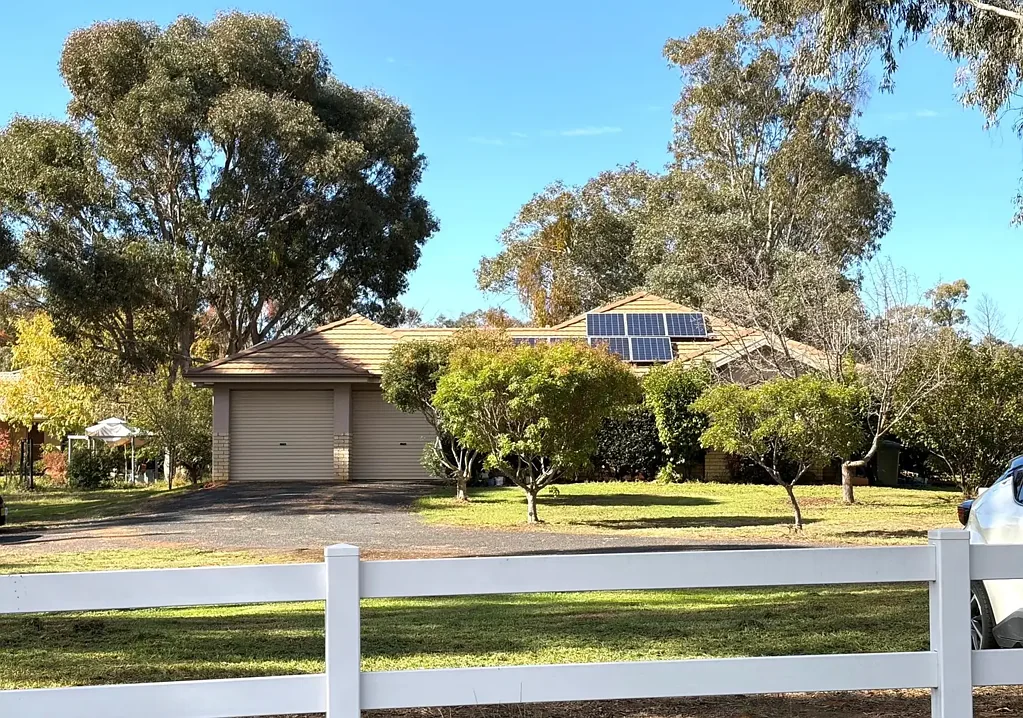 Coonabarabran 4Moenga Nestled Among Beautiful White Gums - Spacious Family Living- 2406 sqm