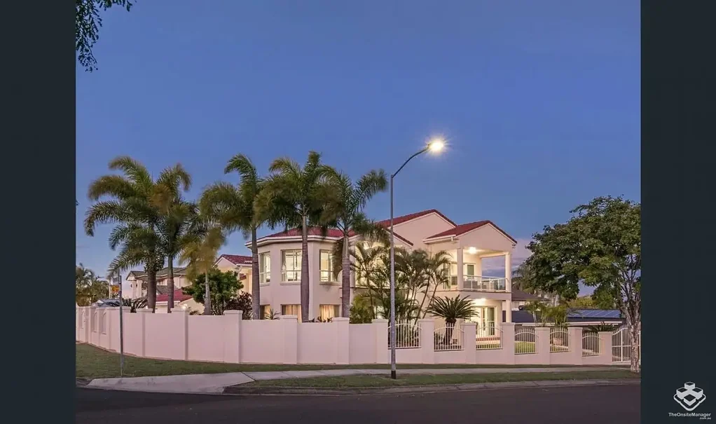 Executive Family Living in Prestigious Eight Mile Plains