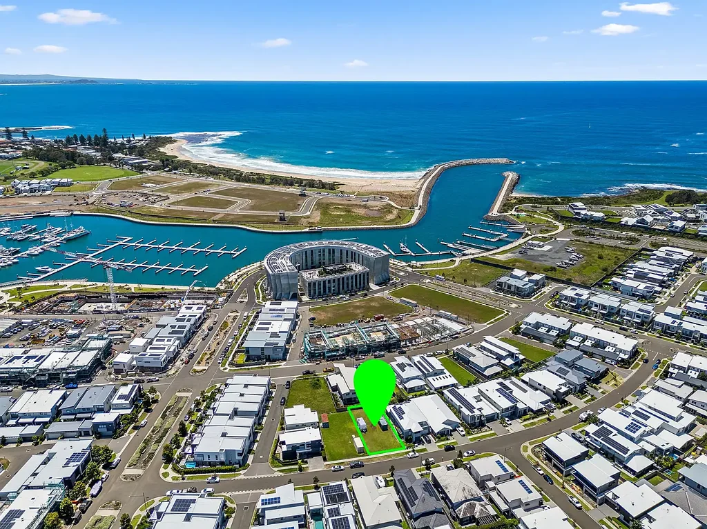 Shell Cove Level Building Block. Walking Distance to Waterfront Marina