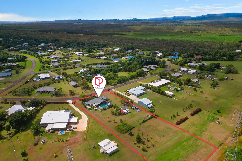 Mareeba 4 Slaapkamer Sophisticated Acreage Living with Resort-Style Appeal