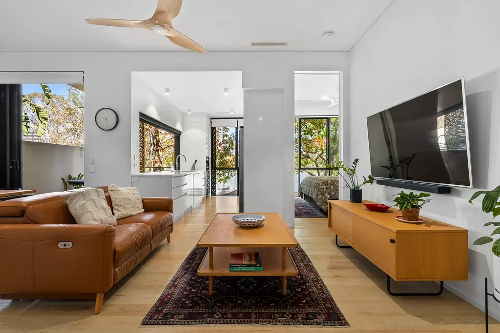 West End 3कमरा Waterfront, Courtyard Apartment