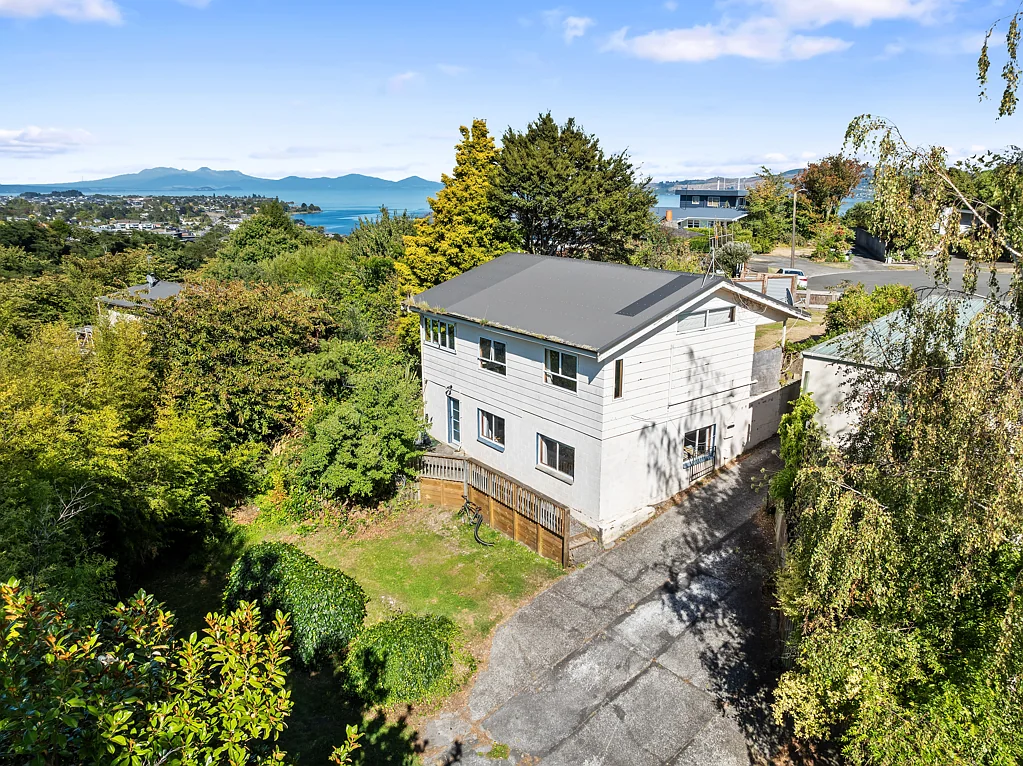 Hilltop 4Zimmer Hilltop opportunity - transform and add value