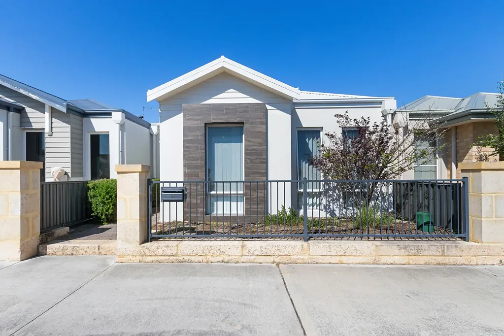 Modern 3x2 Family Home Opposite Park - BREAK LEASE