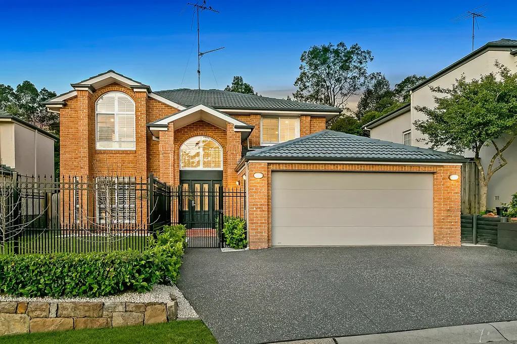 Castle Hill 4房 完美娱乐空间：Oakhill Drive 和 Cherrybrook Tech 学区内的尊贵家庭住宅 Immaculate Entertainer: Prestige Family Home Zoned Oakhill Drive & Cherrybrook Tech