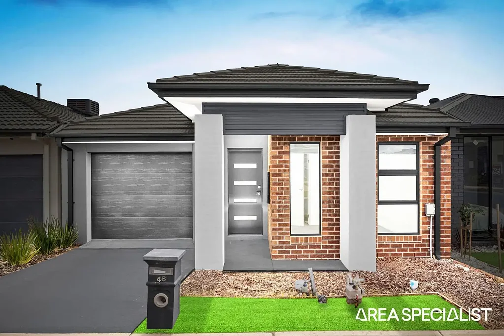 Truganina 3ห้องนอน The Brief: 2023 Built | First Home Favourite | Modern Low-Maintenance Living