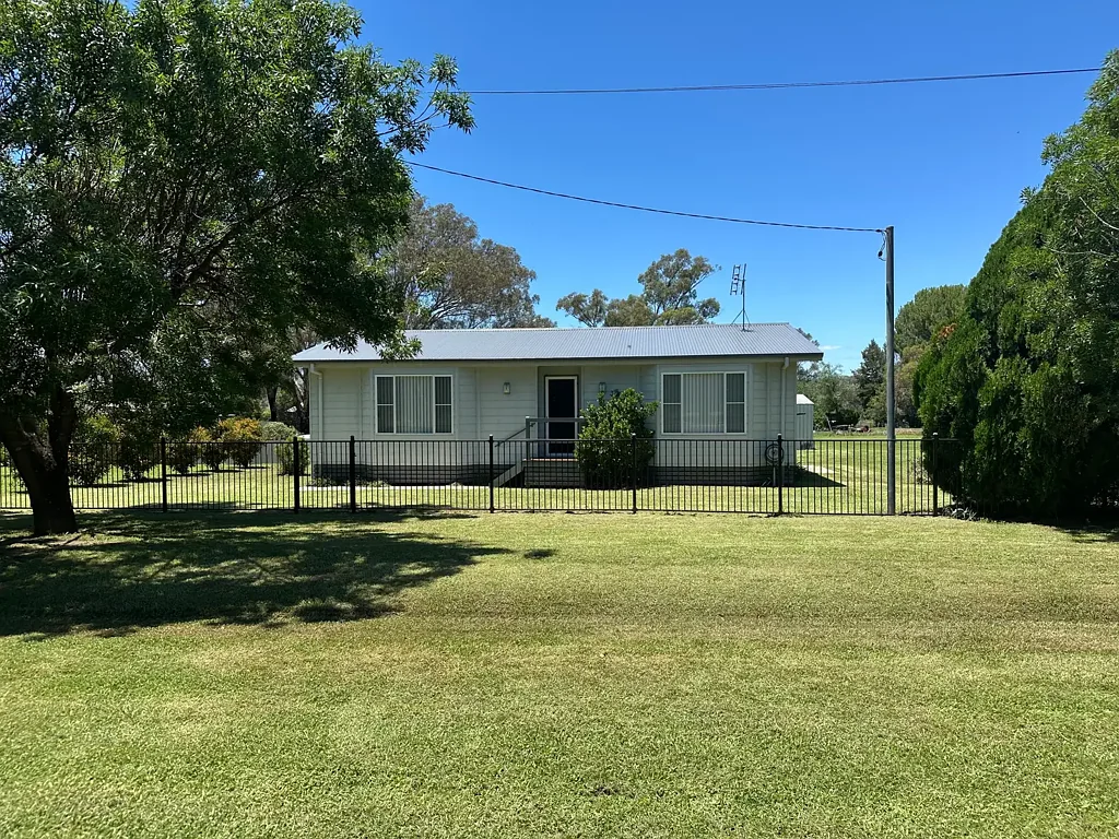 Coolah 2 Bedroom Coolah Country Haven with Great Shed!