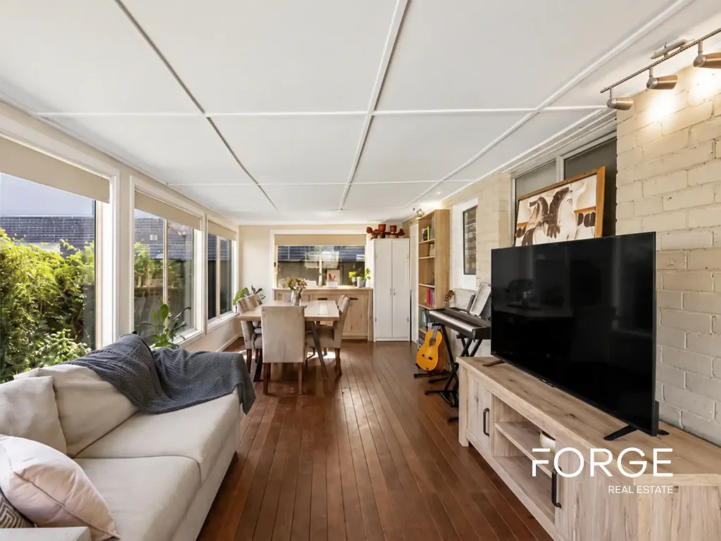 Low-Maintenance Family Home with Double Garage