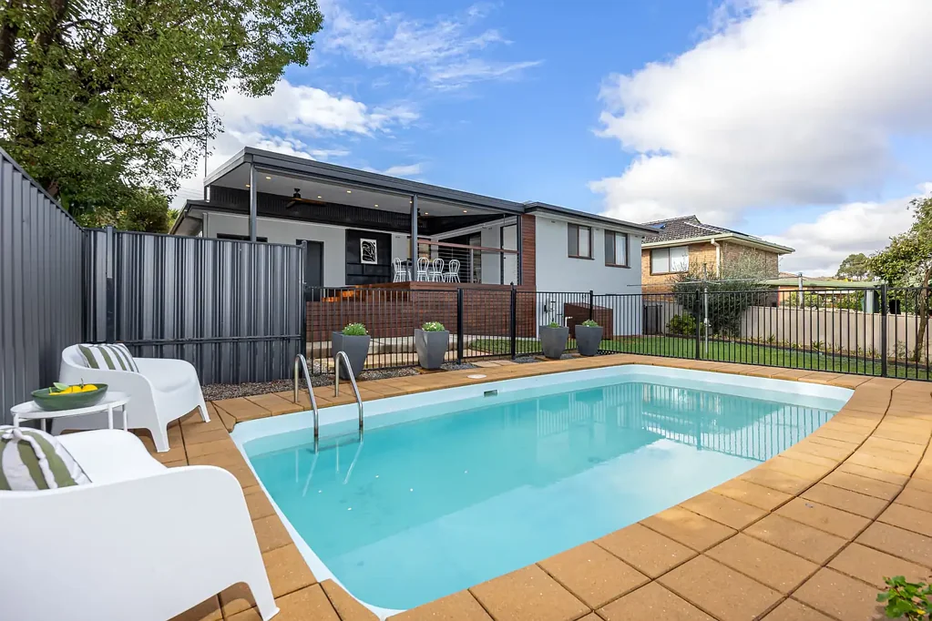 Tolland 3ห้องนอน Move-In Ready Opportunity with Renovated Interiors & Pool