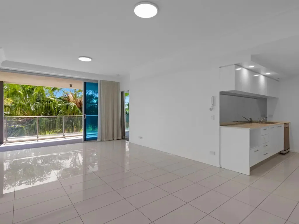 PRIVATE CORNER APARTMENT WITH TWO LARGE BALCONIES