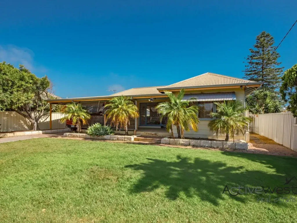 64 Whitfield Street, Beachlands, WA 6530