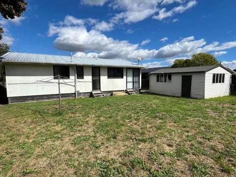 Three bedroom house with single garage