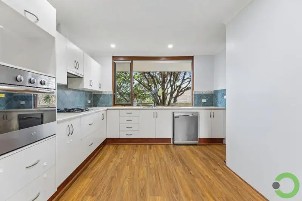 Bellevue Heights 2कमरा Here Is Your Chance!
