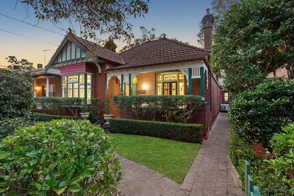 Strathfield 4ਬੈੱਡਰੂਮ "Melcombe" Federation home 250m from Strathfield Plaza