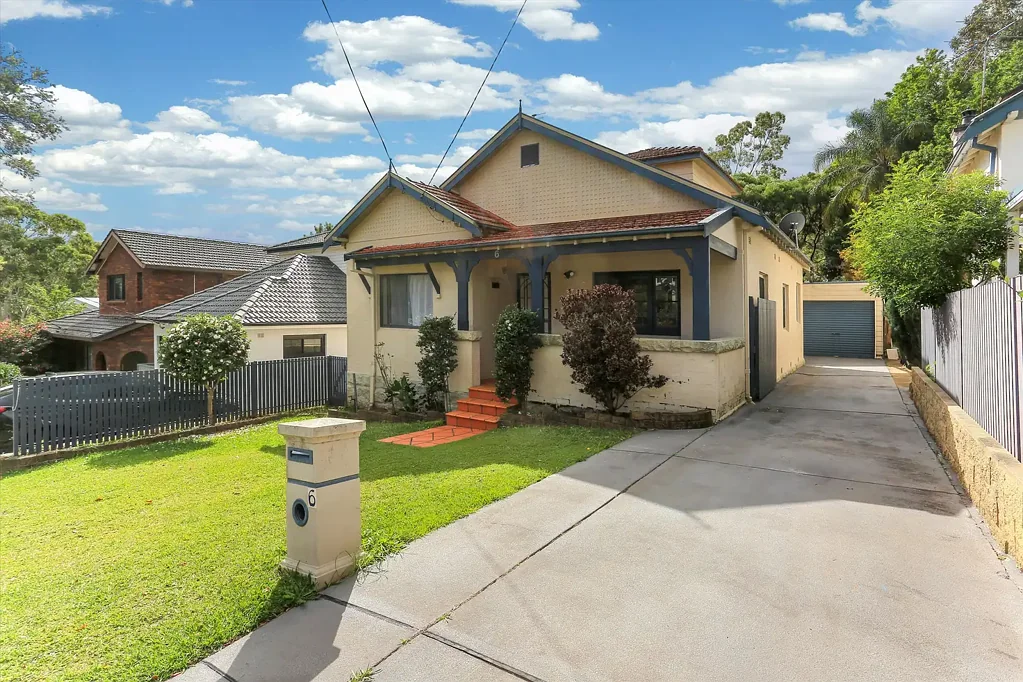 3 BEDROOM HOUSE WITH CHARACTER, CHARM & CONVENIENCE