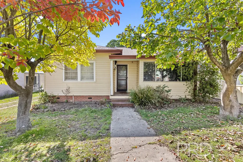 Tumut 3 Bedroom Three Bedroom Opportunity!