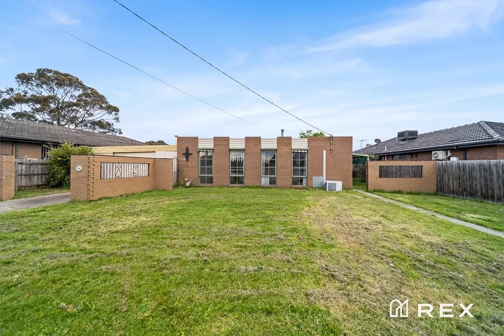 Hampton Park 3ਬੈੱਡਰੂਮ A Solid Family Home with Exciting Potential
