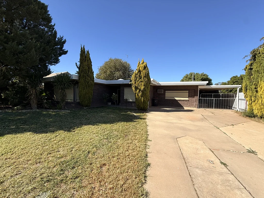Balranald 4ห้องนอน Spacious Family Living in a Prime River Street Location