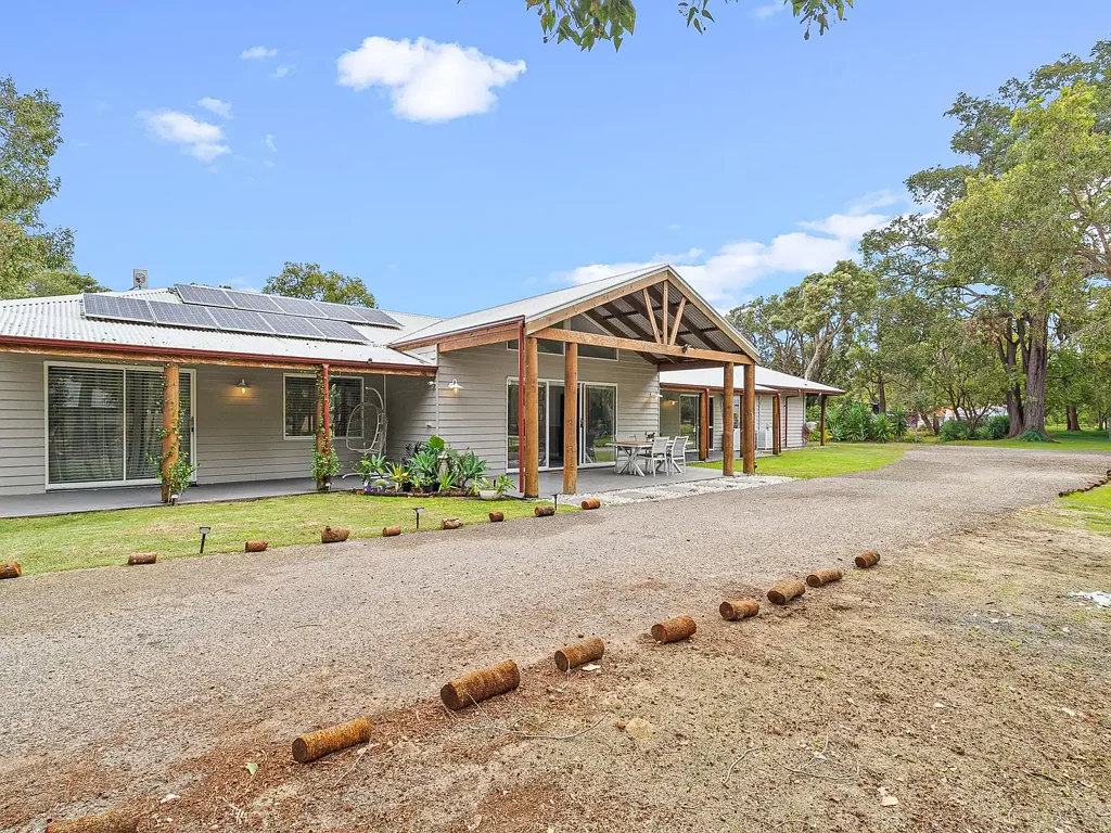 Parklands 5房  A private acreage retreat, designed for the way you live